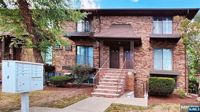 Photo - 8 Sewall Ave Unit B