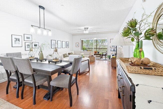 Photo - 701 SW 141st Ave