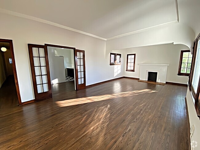 Building Photo - 920 N Hoover St Unit D Rental