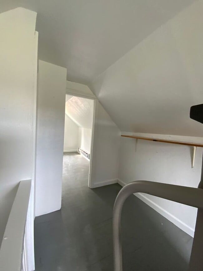 Photo - Tacoma 2bdr 1 bath house w/ 2 car garage