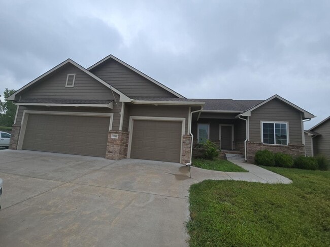 Building Photo - Spacious 5 Bedroom • 3 Bathroom Home in US...
