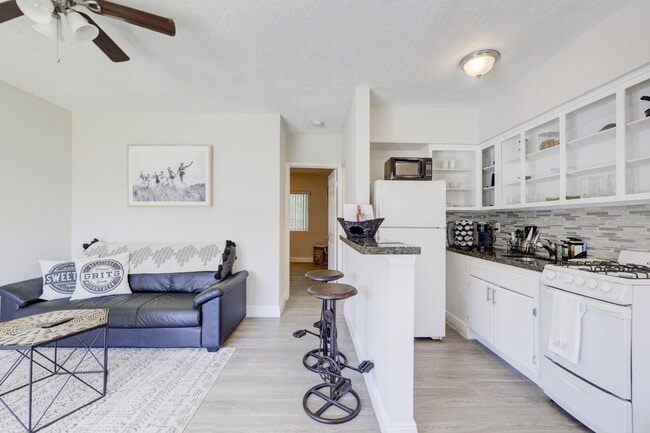 Building Photo - 741 Hibiscus Ave