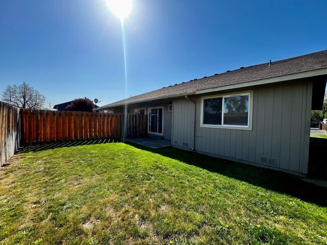 Building Photo - r205 Unit A Rental
