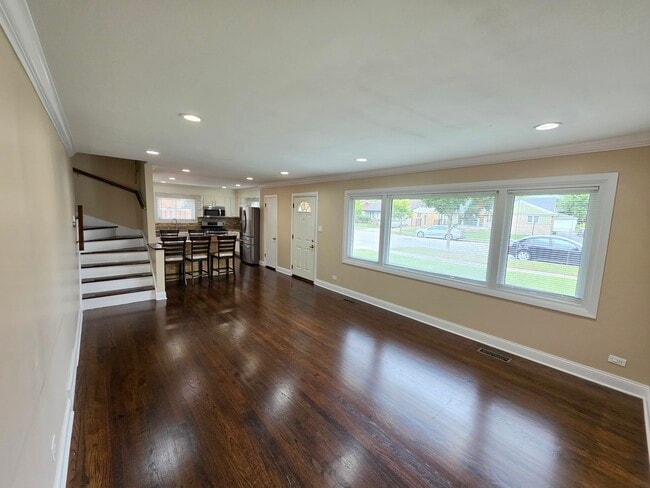 9104 Oleander Ave