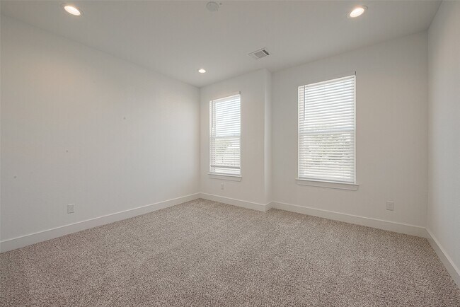 Photo - 13419 Scott St