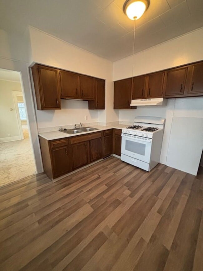 Building Photo - 620-22 Fellows Ave Unit Apt 2