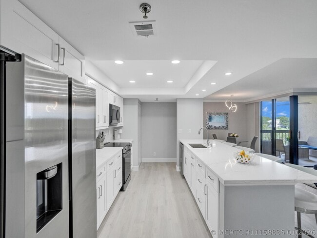 Building Photo - 955 Egret Cir Unit 405