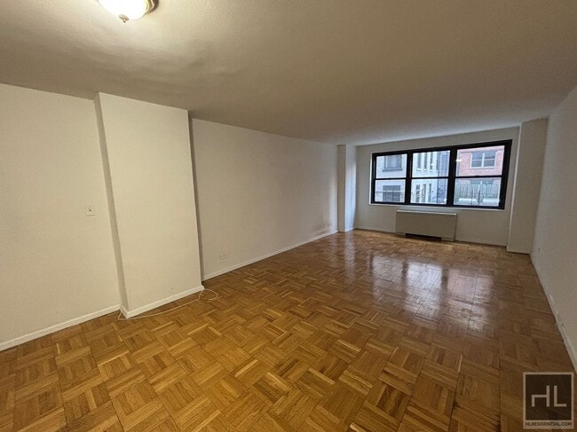 Photo - 5 AVENUE Unit 2C