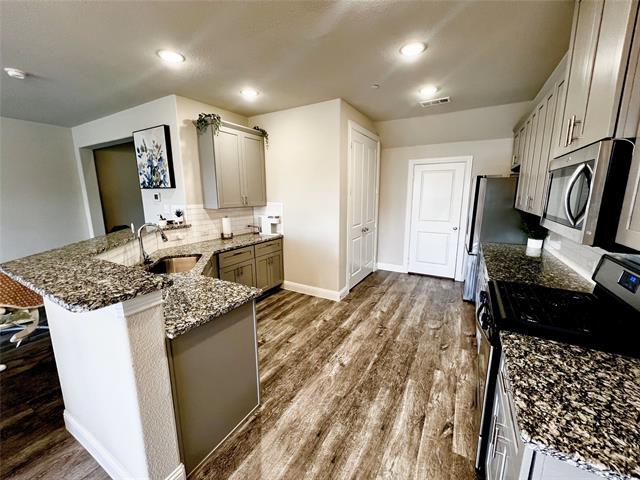 Photo - 552 Sequoia St