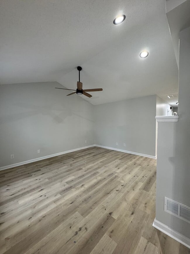 Photo - 3bed/2bath+Garage GSO!!
