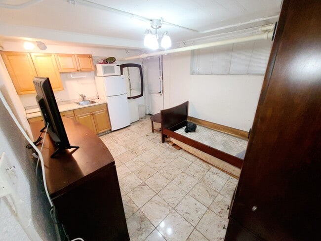 Photo - 300 Burns St