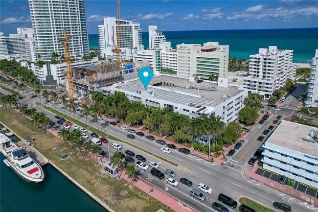 Building Photo - 4332 Collins Ave Unit 203 Rental