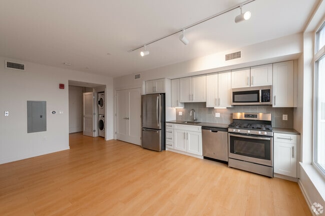 Building Photo - 45 New St Rental