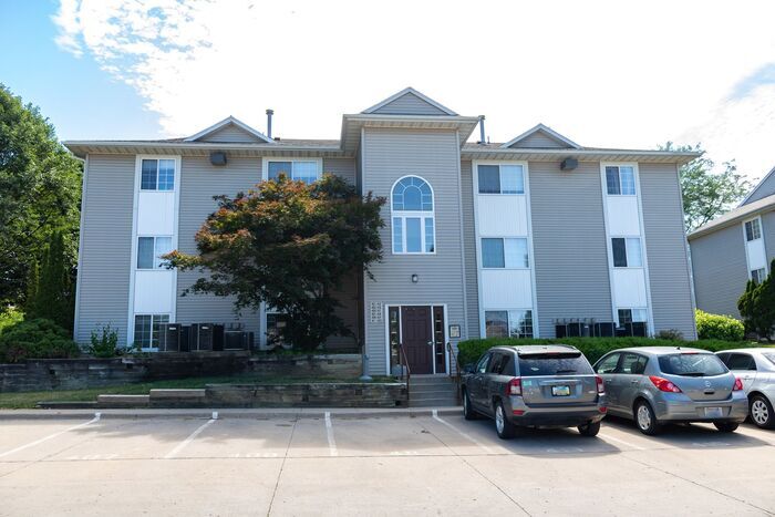 $1,095 | 2 Bedroom, 1 Bathroom Condo | Pet... - $1,095 | 2 Bedroom, 1 Bathroom Condo | Pet...