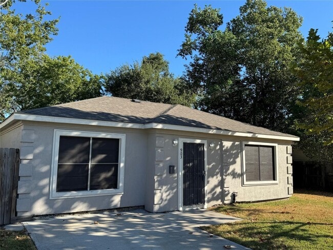 Photo - 903 Roper St