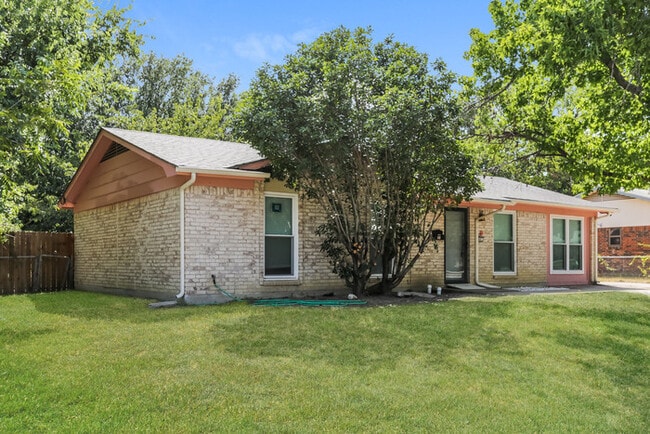 Photo - 441 NW Jayellen Ave