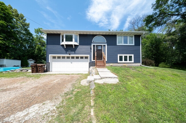 Building Photo - 8618 Wildwood Ave