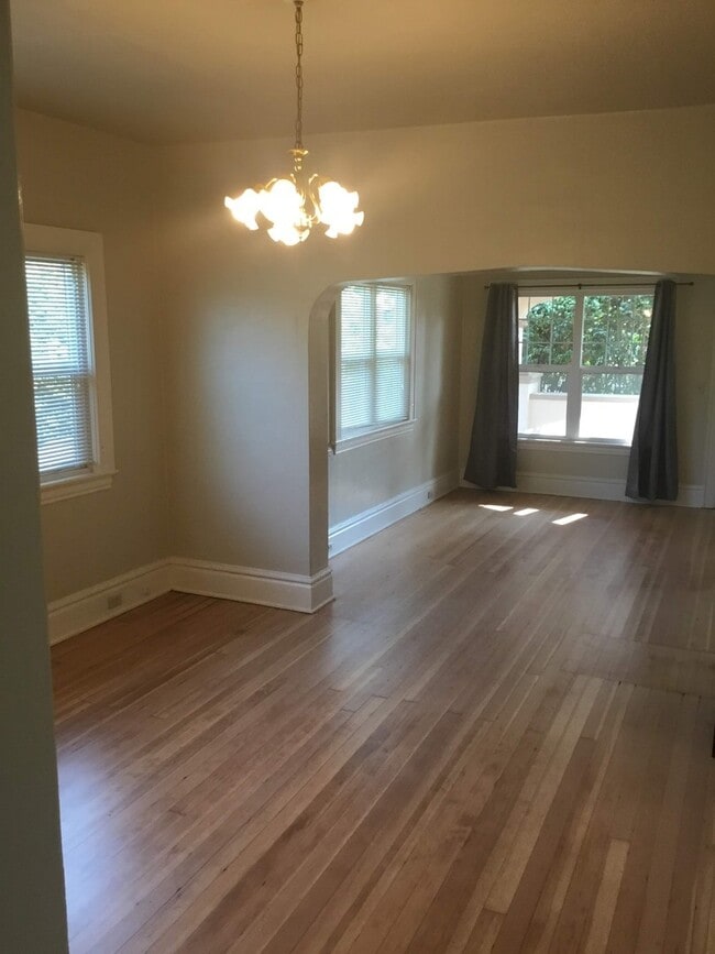 Photo - Great 2 Bedroom Bungalow Near Downtown and...