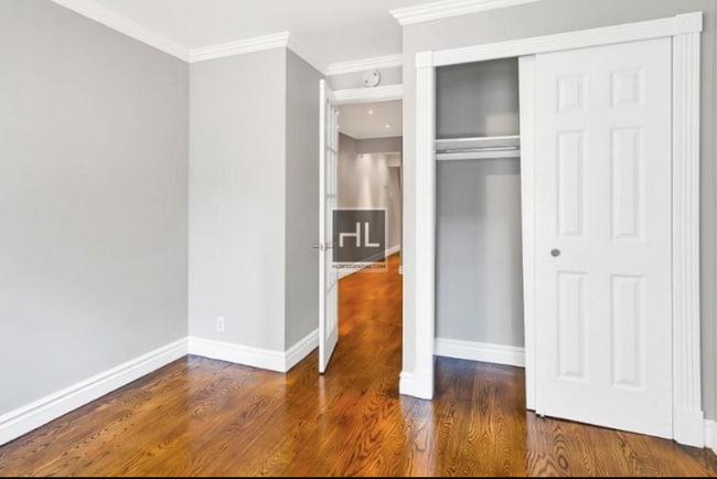 Photo - E 23RD ST. Unidad 11