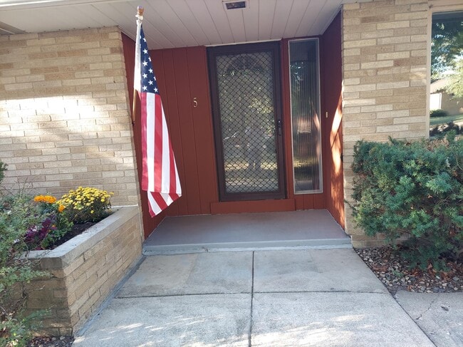 Photo - 5 Mayfair Ct