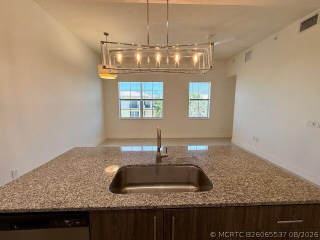 225 S Latitude Cir Unidad 204