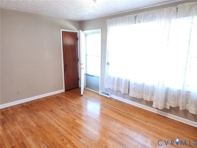 Photo - 1071 Samuel Rd