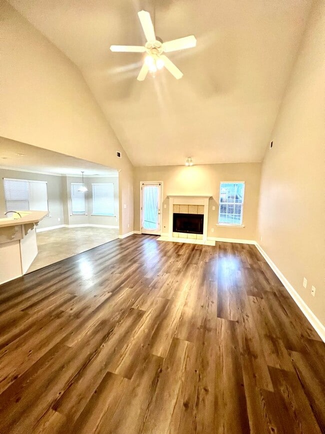 Photo - 702 Wickham Dr