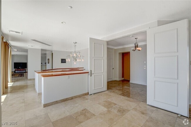 Building Photo - 2777 Paradise Rd Unit 3704 Rental