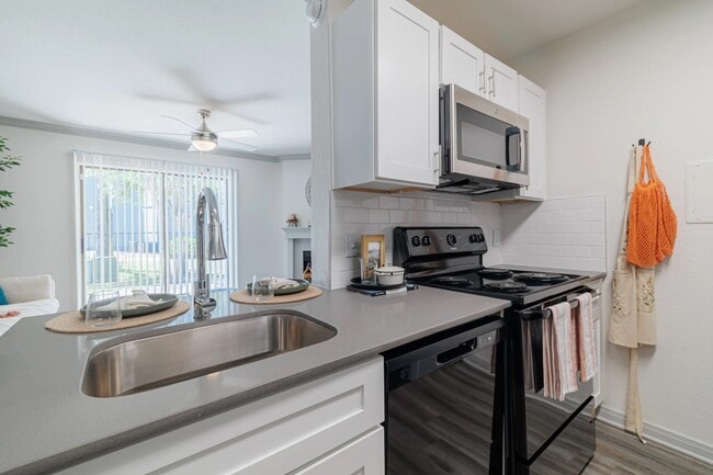 Building Photo - 200 Hollow Tree Ln Unit 1010-1 Rental