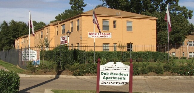 Photo - Oak Meadows Apartments