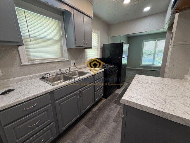 Photo - 3270 Ralston Ave
