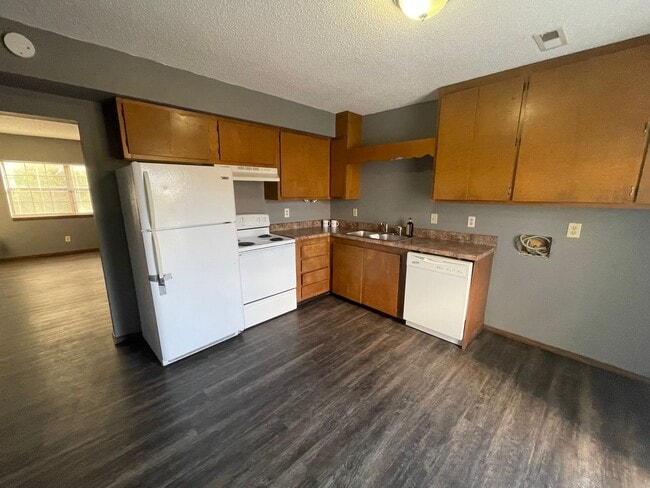 Building Photo - Hidden Gem Unit OK 1101-12