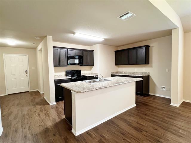 Photo - 222 Thoroughbred St