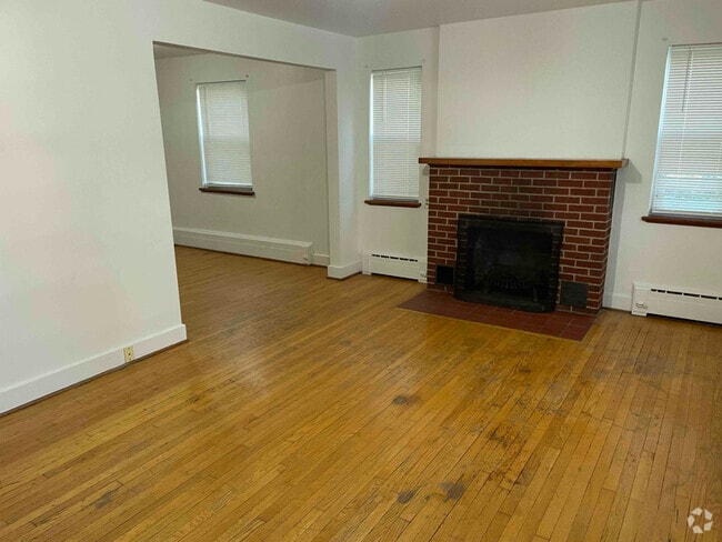 Building Photo - 10 N Court St Rental
