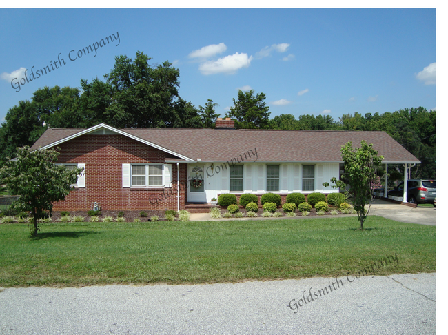Building Photo - "3-Bed, 2-Bath Home with 1700 Sq. Ft. of Comfort in Taylors, SC!"
