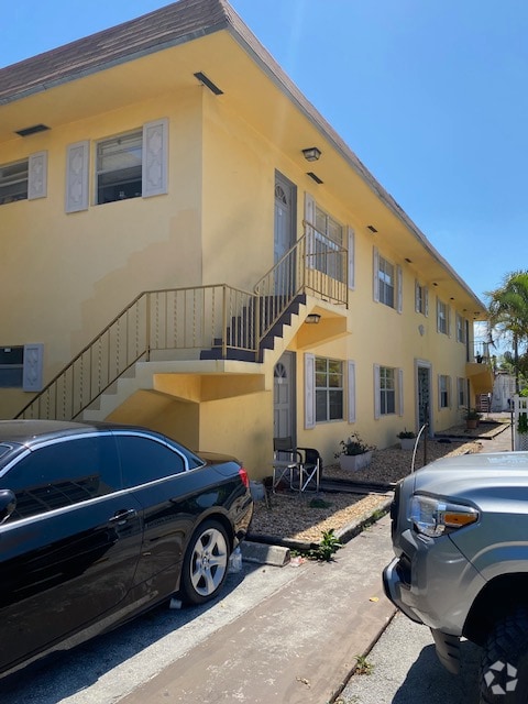 Building Photo - 1020 N 18th Ct Rental