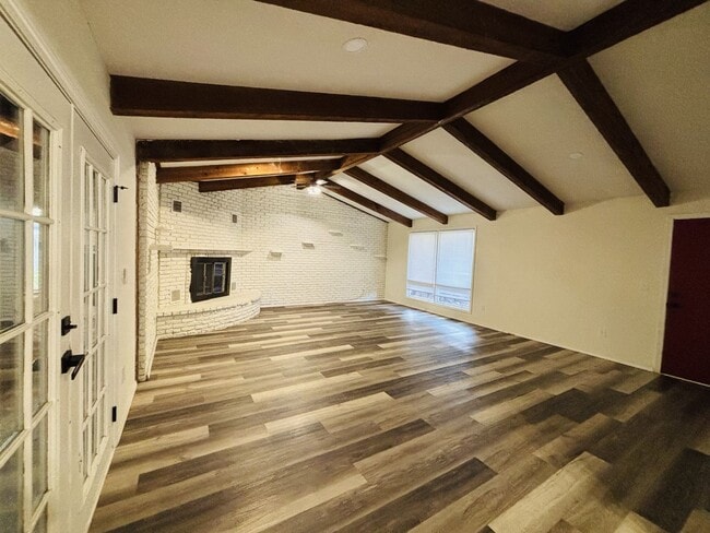 Building Photo - Quirky Mid-Century 3BR with High Beam Ceilings + Fenced Yard – $1,550