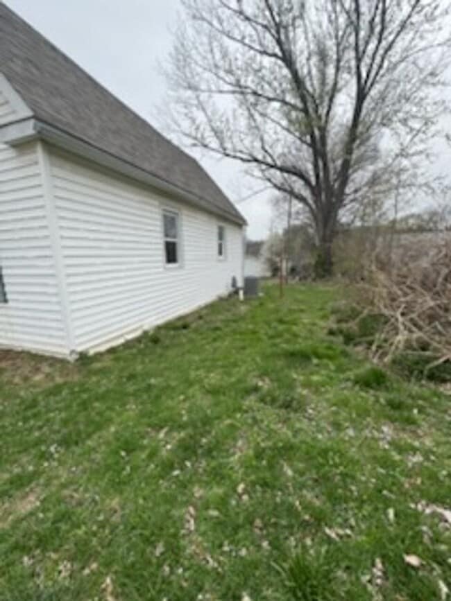 Photo - 3 Bed 1 Bath House in Louisiana, MO