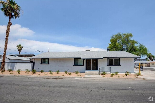 Building Photo - Stunning 4-bedroom, 3-bathroom House