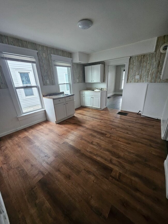 Photo - Lower 3 bedroom unit east side