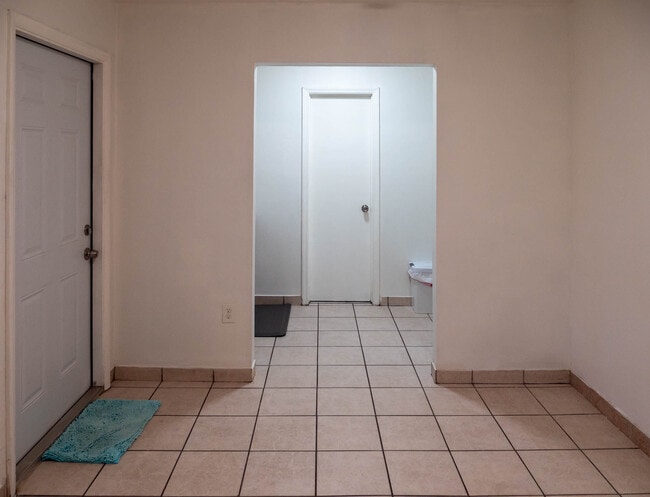 Photo - 570 SW 72nd Ct