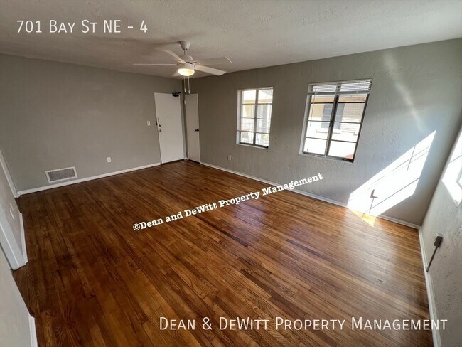 Photo - 701 Bay St NE Unidad 4