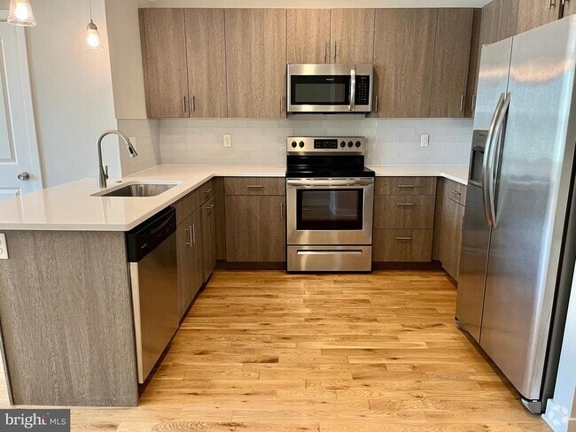 Building Photo - 2035 N College Ave Rental