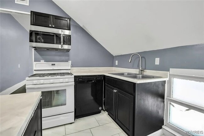 Photo - 199 Amber St Unit Upper