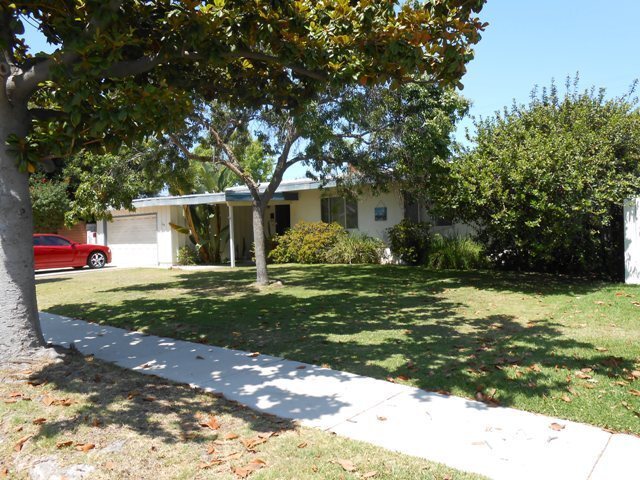 Country Club Area home with 4 bedrooms and... - Country Club Area home with 4 bedrooms and...