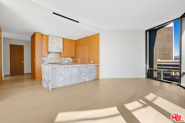 Photo - 211 Elm Ct Unit 16B