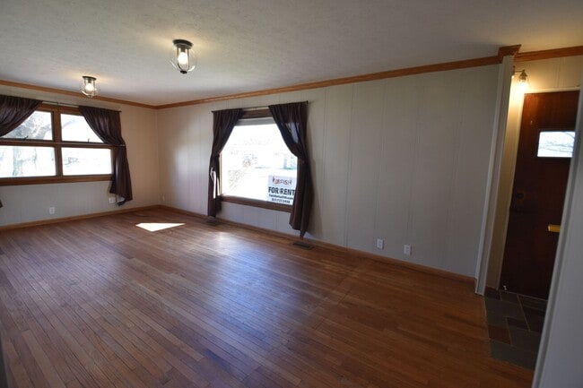 Photo - 3 Bedroom 2 Full Bath Home in Greenfield, Fenced Yard