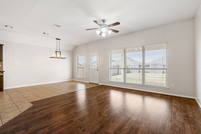 Photo - 119 Country Crossing Cir
