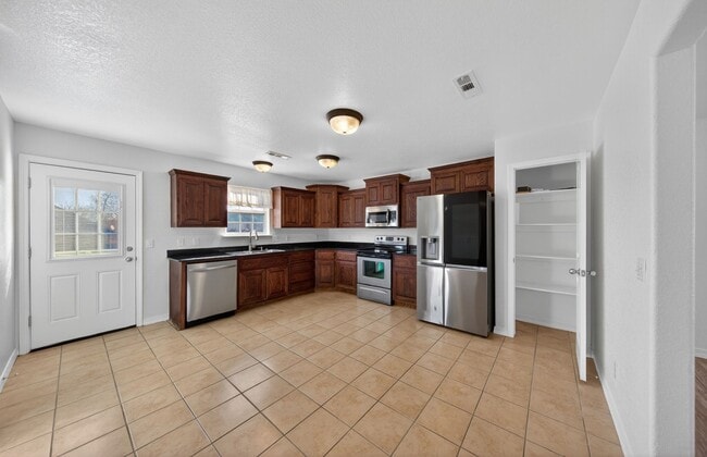 Photo - Are you looking for a short term rental. Look No further!!