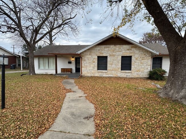 Photo - Beautiful Castle Heights Home